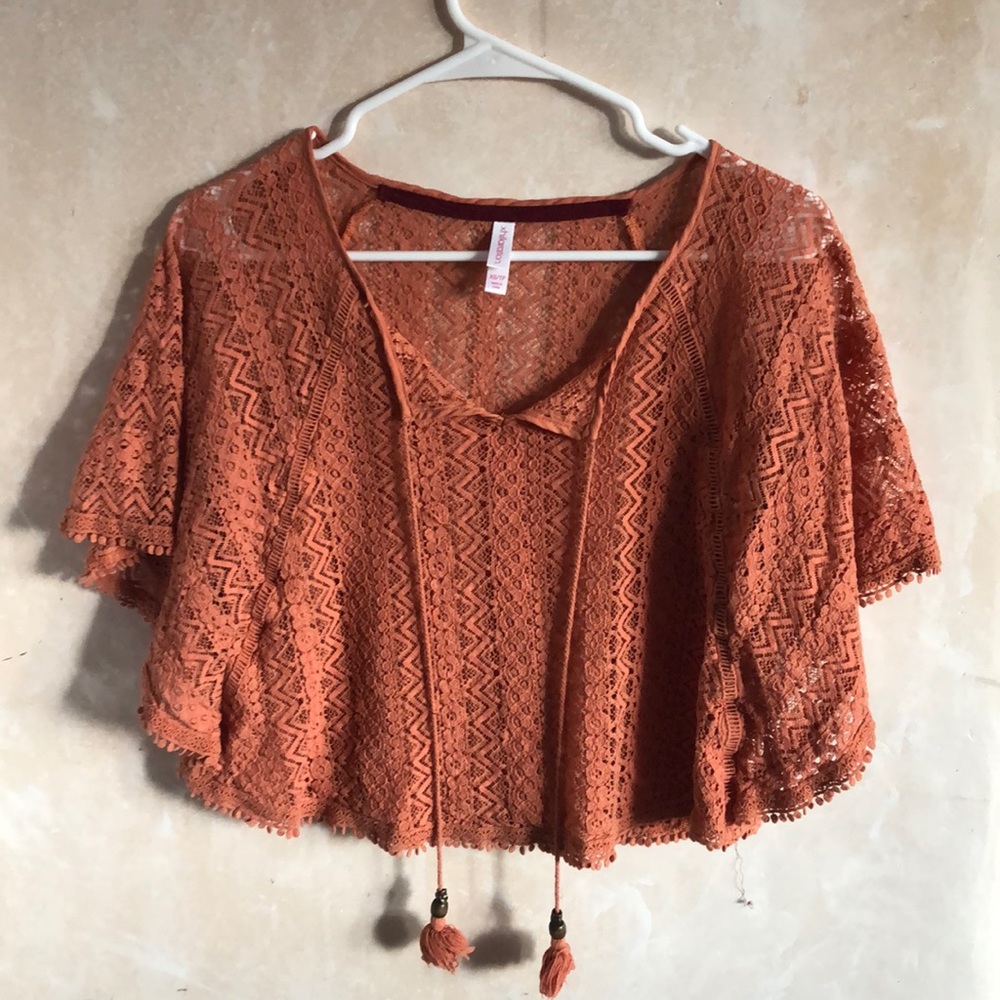 Coral lace crop